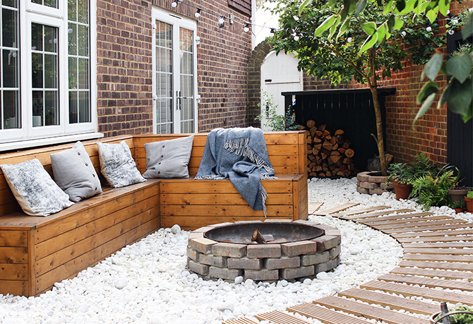 Modern garden with black fencing | Growing Spaces