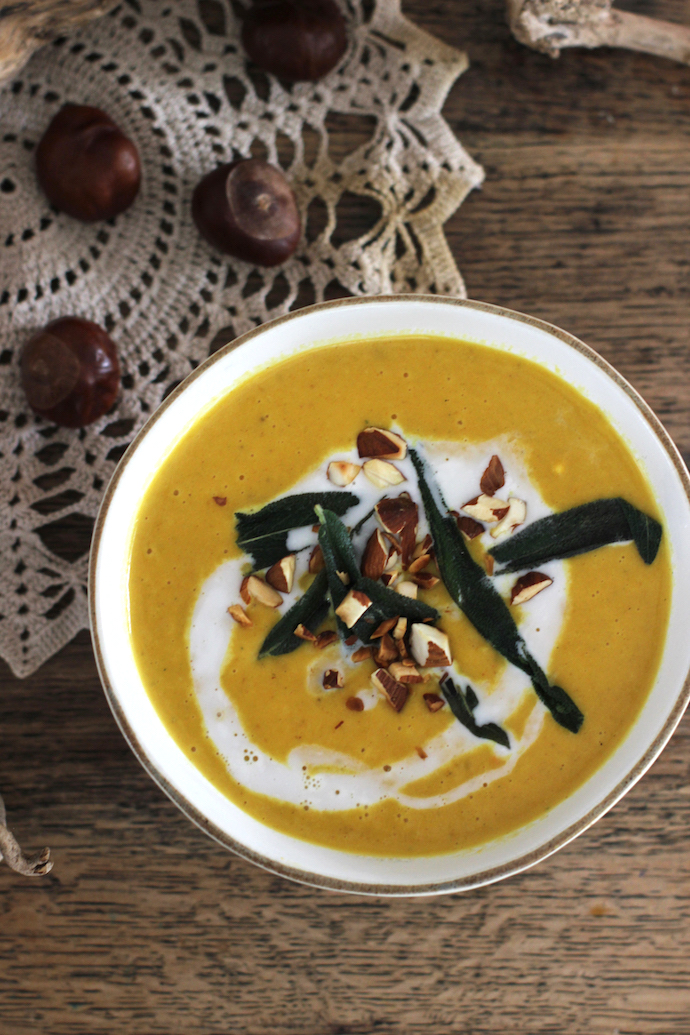 Warming butternut squash soup with Fiskars Functional Form